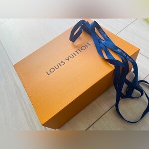 LOUIS VUITTON Box with Ribbon - Magnetic Closure